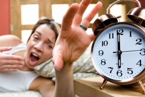Як навчитися прокидатися без будильника з ранку в потрібний час наслідуючи 4 прості правила "